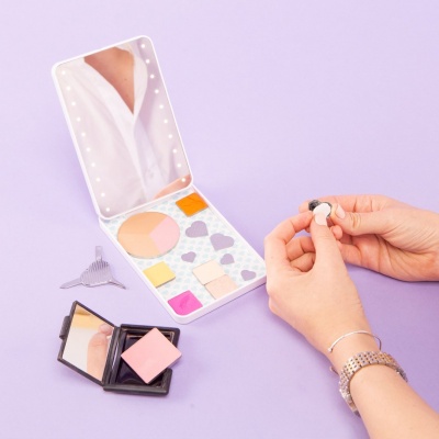 glamcor-riki-colorful-led-lighted-vanity-mirror-makeup-mirror-magnetic-palette-3