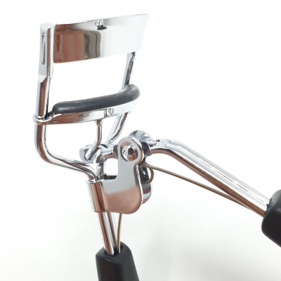paris-berlin-ogonfransbojare-define-eyelash-curler-silver-3