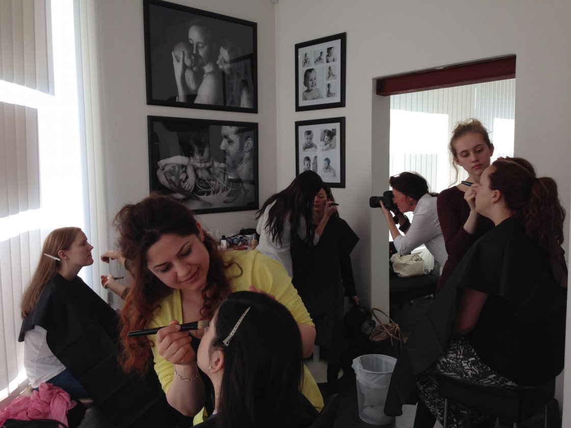 Fotografering med makeupartist elever Makeup artist skola Karlstad
