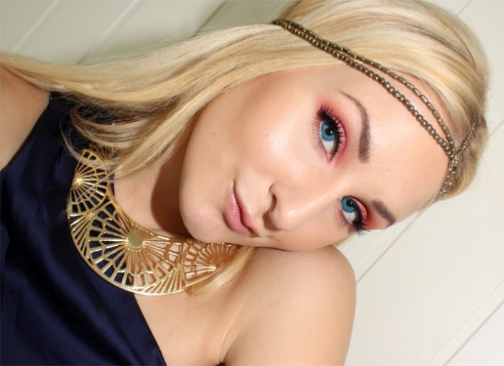 Rätt ögonskugga som passar till blåa ögon. Framhäva blåa ögon.